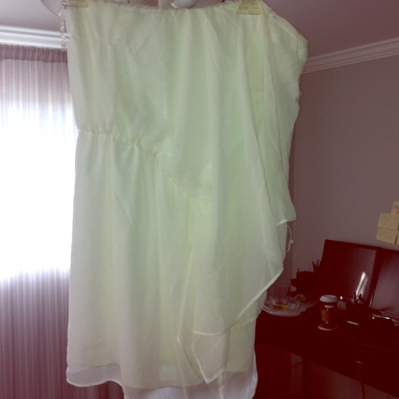 Flowy white one sleeve dress