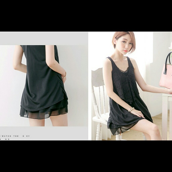 Lace v collar tank top - Picture 2 of 3