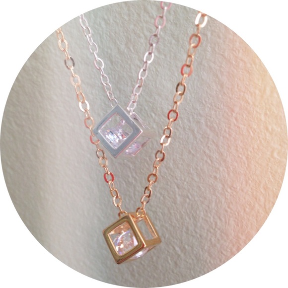🎉Host Pick 🎉Cube Necklace - Picture 3 of 3