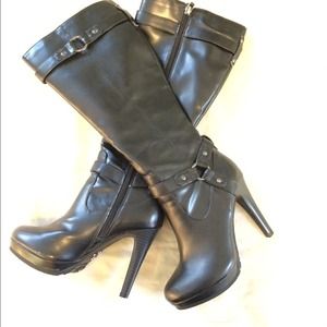 SALE Vera Wang Boots