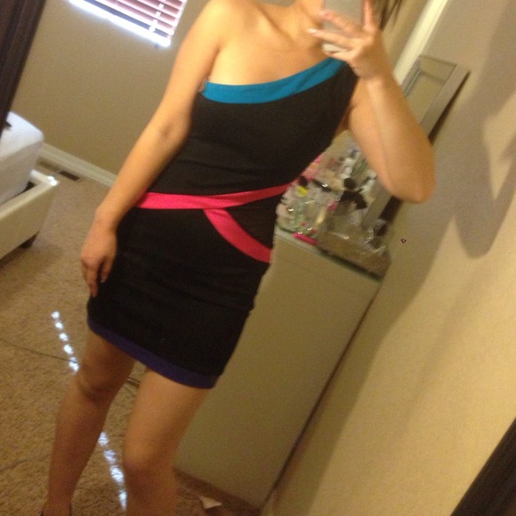 Color trim mesh dress