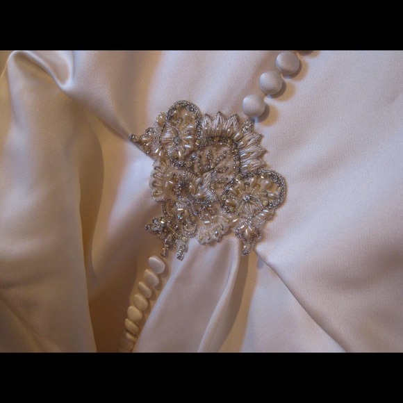 Rivini wedding gown - Picture 3 of 4