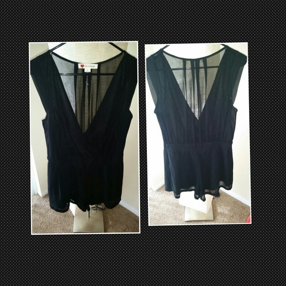 Short black rumper / front and back