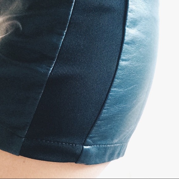 🚫BUNDLED🚫 Forever 21 Leather Shorts - Picture 2 of 2