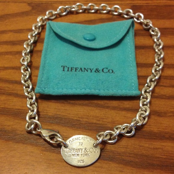 Classic Tiffany's sterling silver necklace!