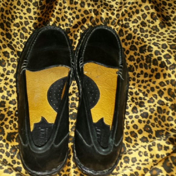 SOLD SOLD SOLD !!!CLASSY BORN BLACK FLATS NWOT - Picture 1 of 2