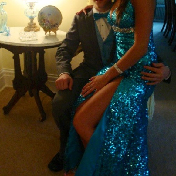 Prom dress - Picture 2 of 2