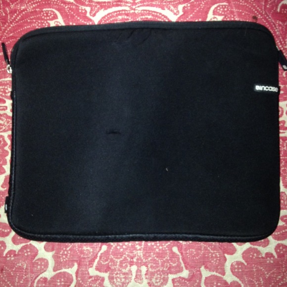 Black incase for Apple laptop
