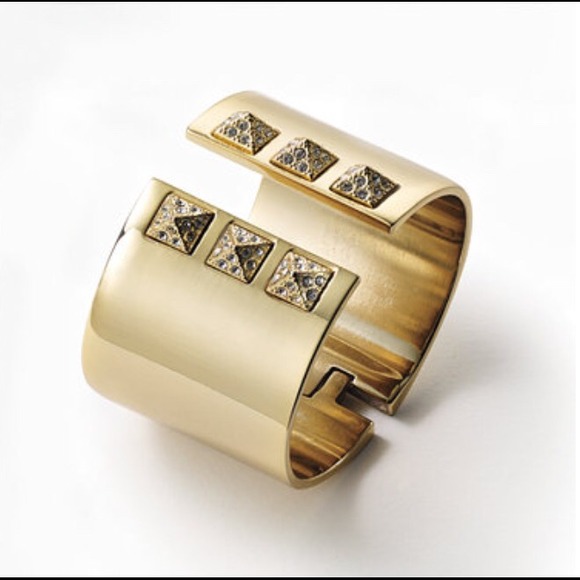 Victoria's Secret Accessories - 🎉HP🎉Victoria Secret Gold Cuff Bracelet