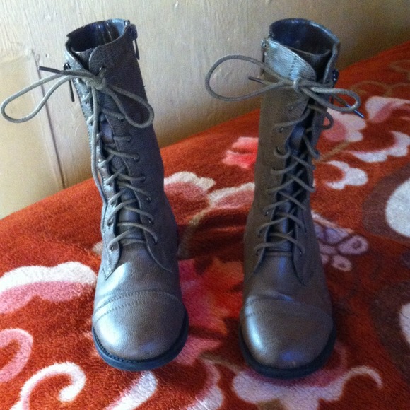 Boots - Picture 3 of 3
