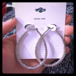 😸 Brand new with tags nickel free earrings!