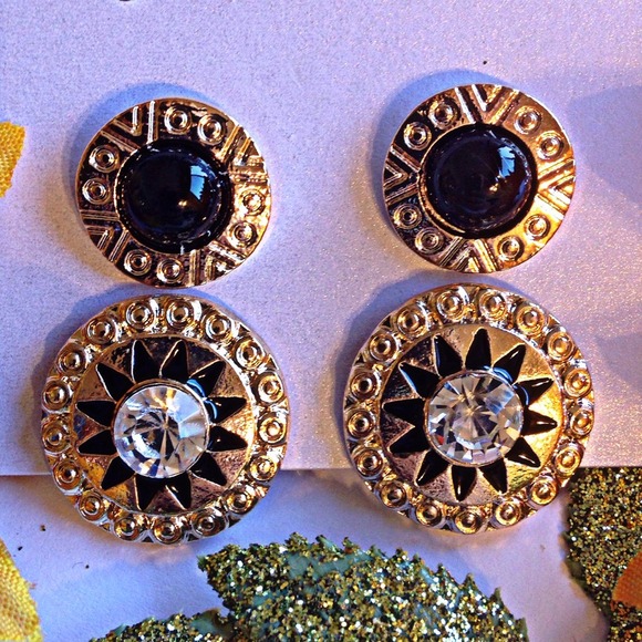 ❗️🚫SOLD IN BUNDLE❗️Black Aztec Armor Earrings Set