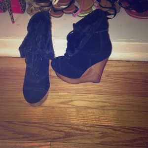 Black fall boots with wooden heel