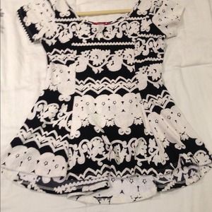 Black & white plum top