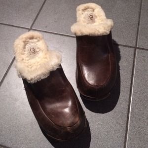 Ugg clogs