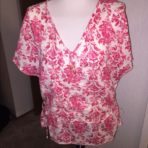 Super cute pink and white shirt with elastic waist