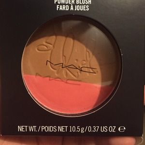 MAC RiRi hibiscus kiss. Limited edition