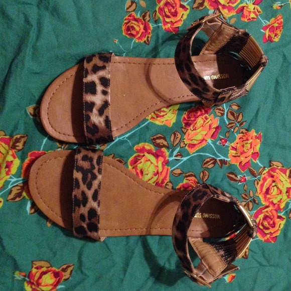 🎉HP 10/26 Weekend Chic🎉 Leopard sandals 🐯🐯