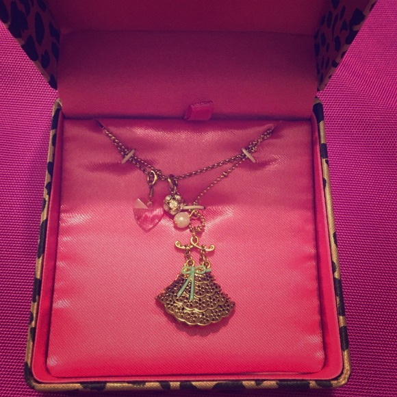 👗NWT Betsey Johnson Necklace👗 Cute Dress Charm - Picture 1 of 4