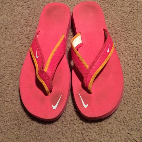 Size 8 Nike Flip Flops