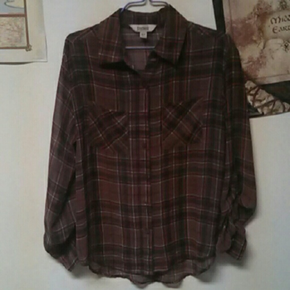 Sheer button hi lo top