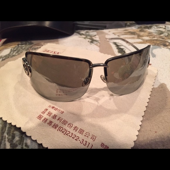 Gucci Woman's Sunglasses In great condition