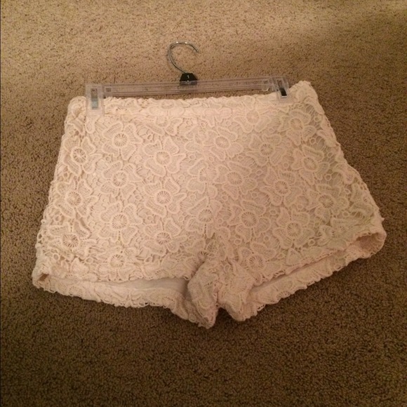 Forever 21 lace shorts (Cream) - Picture 1 of 2
