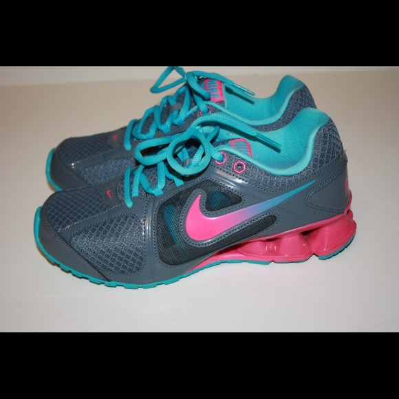 Nike Shoes - Nike Reax -