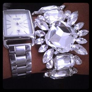 🎀White House BlackMarket All Glass  Bracelet🎀