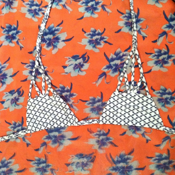 ❤️SOLD❤️ ACACIA SWIMWEAR diamonds haena top P