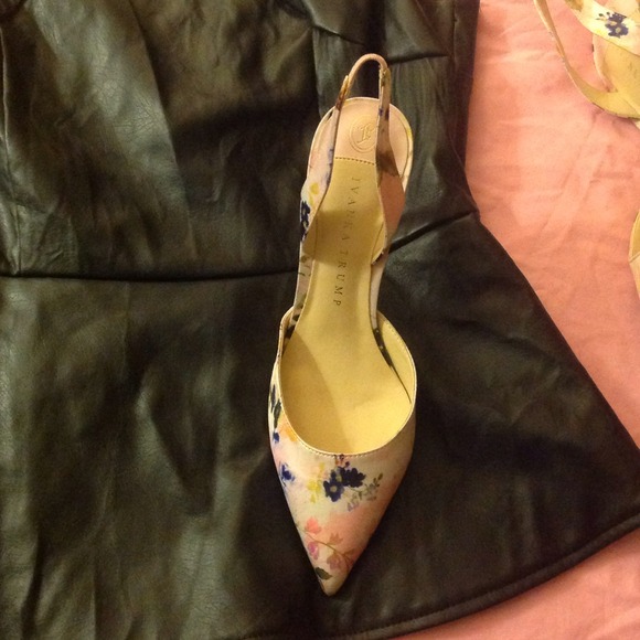 Shoes - Picture 2 of 4