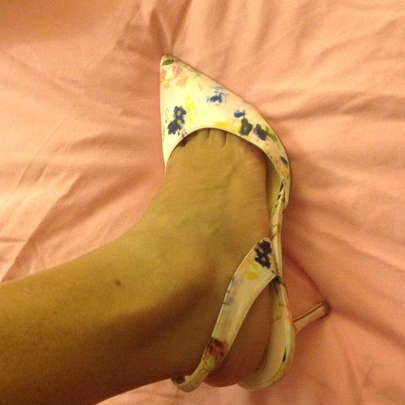 Shoes - Picture 4 of 4