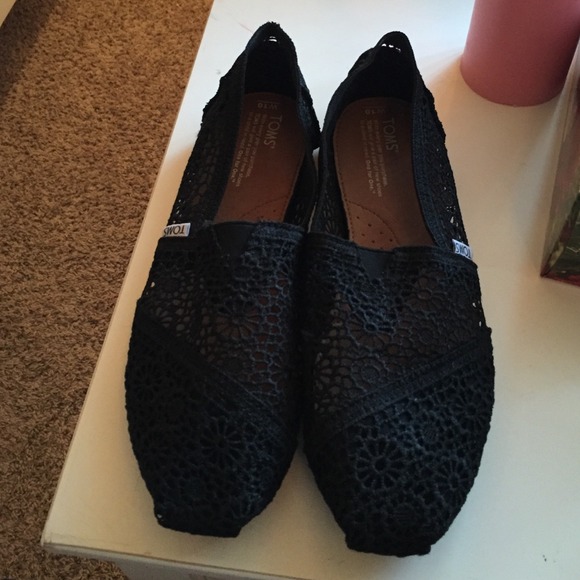 Toms black crotchet shoes