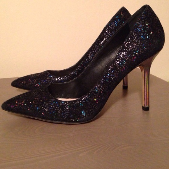 Vince Camuto Shoes - Vince Camuto holographic pumps - 9.5
