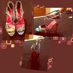 MNX Me Blue printed heels