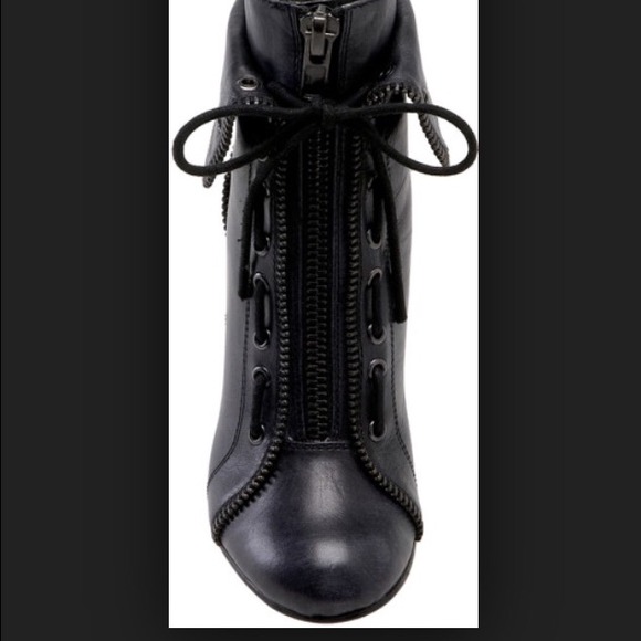 Looking for these in black!!!!!! Please help! 6.5 - Picture 1 of 2