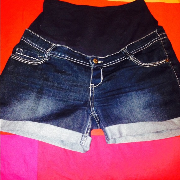 Maternity shorts