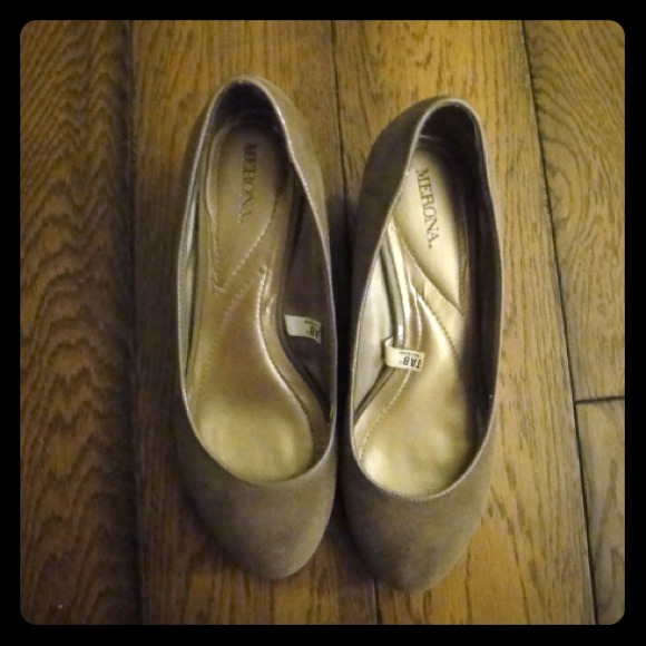 MERONA Tan Suede Wedges