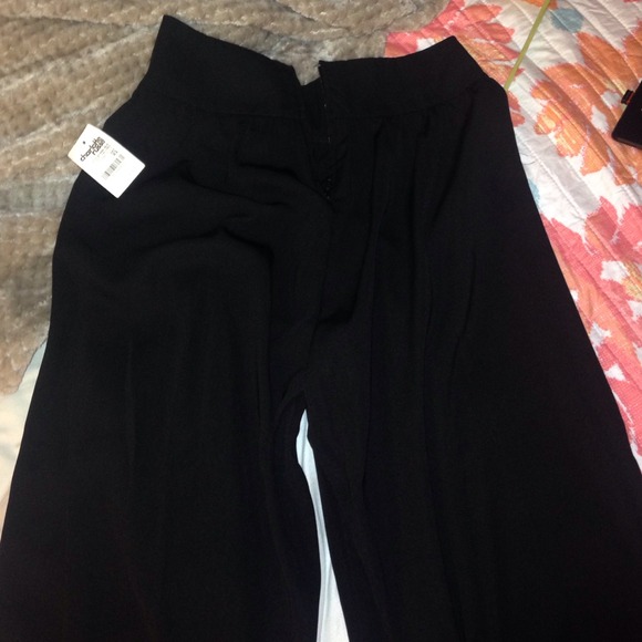 Black chiffon material loose pants