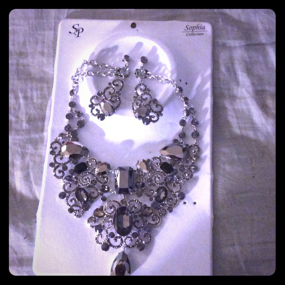 Fancy statement necklace set