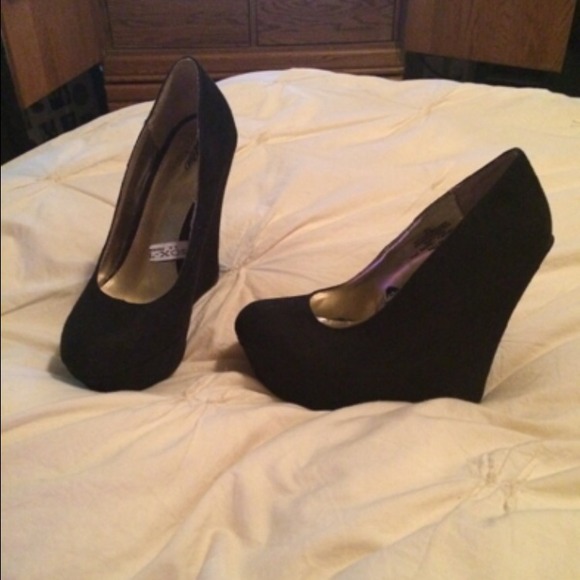 Black wedge/heels size 5