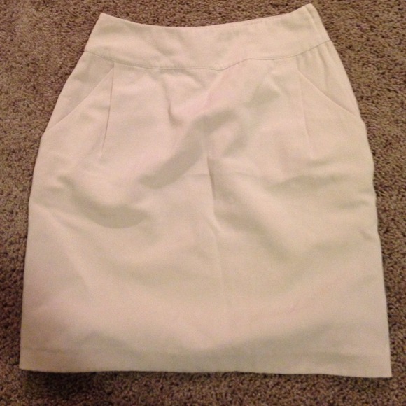 H&M skirt .Has pockets.