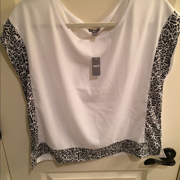 aerie medium white/navy brand new