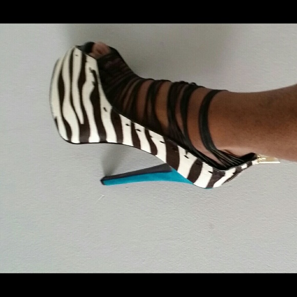 Crush Zebra Heels (Make me an offer) - Picture 1 of 2