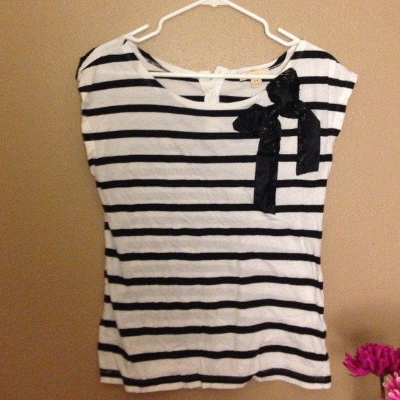 Top with bow detail