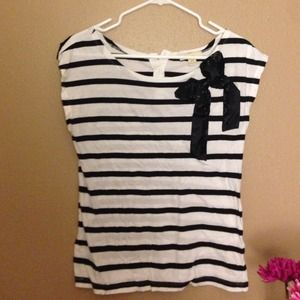 Top with bow detail