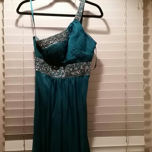 ?Flash sale? TODAY ONLY Prom dress - Picture 1 of 4