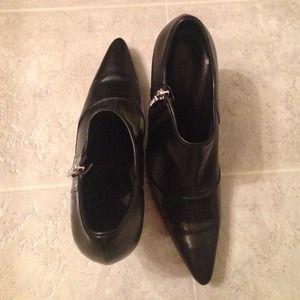 Guess leather booties