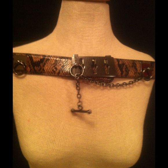 BCBG MAXAZRIA BELT SIZE Small NWOT