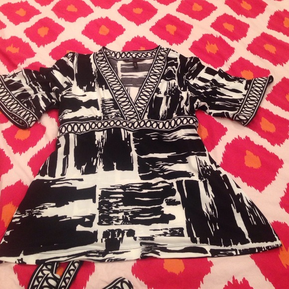 pattern-on-pattern BCBG top!!